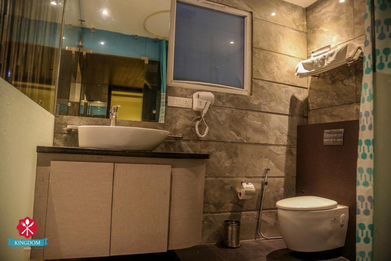 Kingdom Hotel Moga Esterno foto