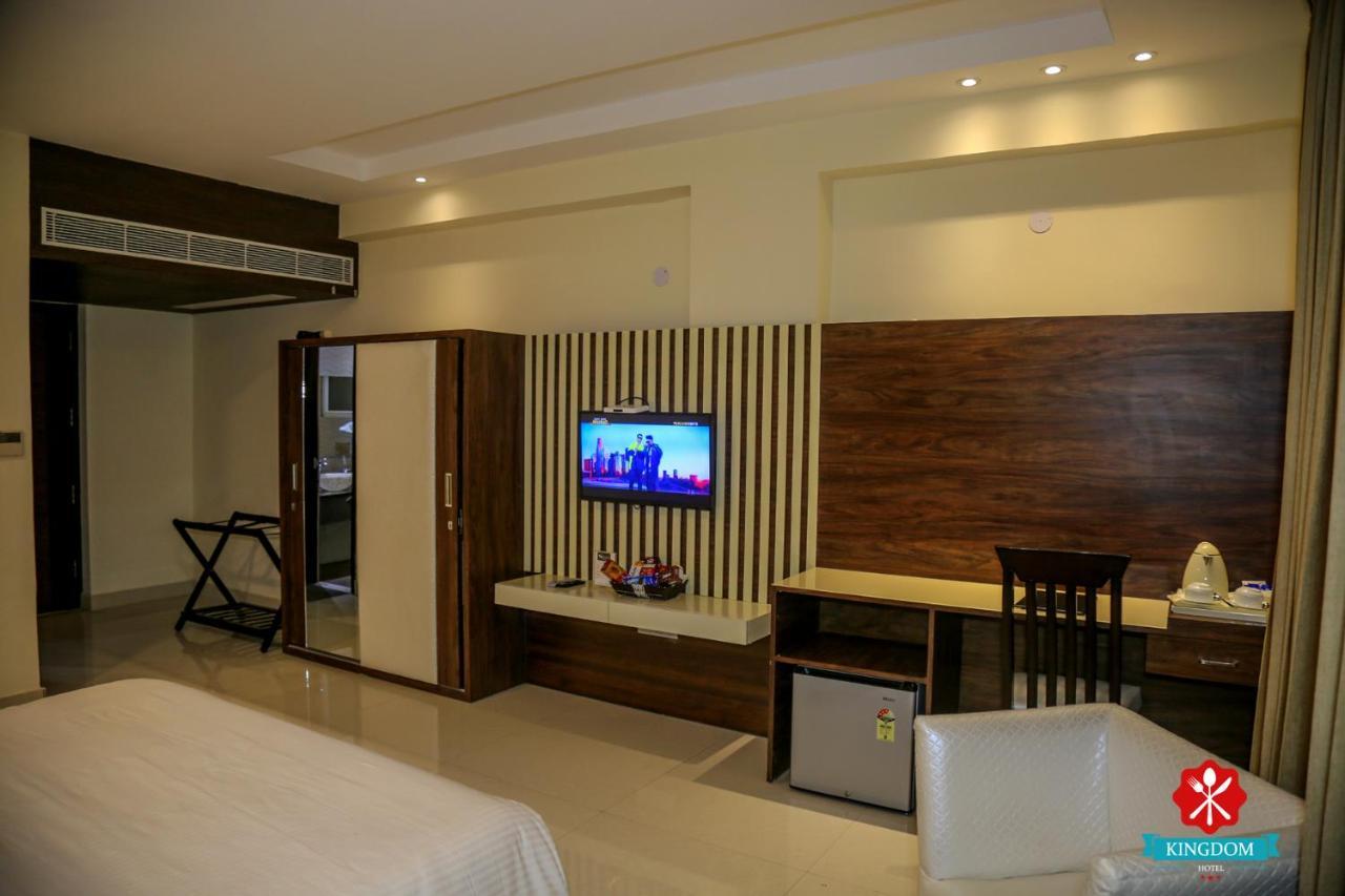 Kingdom Hotel Moga Esterno foto