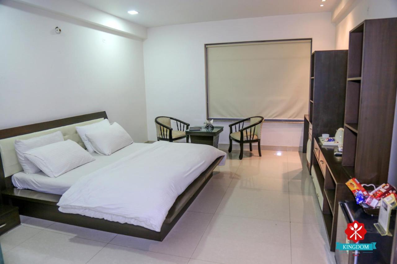 Kingdom Hotel Moga Esterno foto